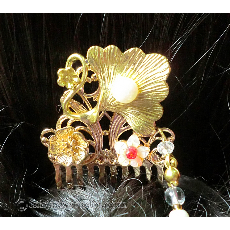 Small Golden Chinese Comb with Gingko Leaf and Freshwater Pearl