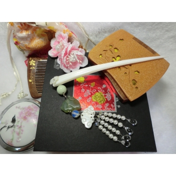 Chinese Jade Rabbit Hair stick (Glow in the Dark)